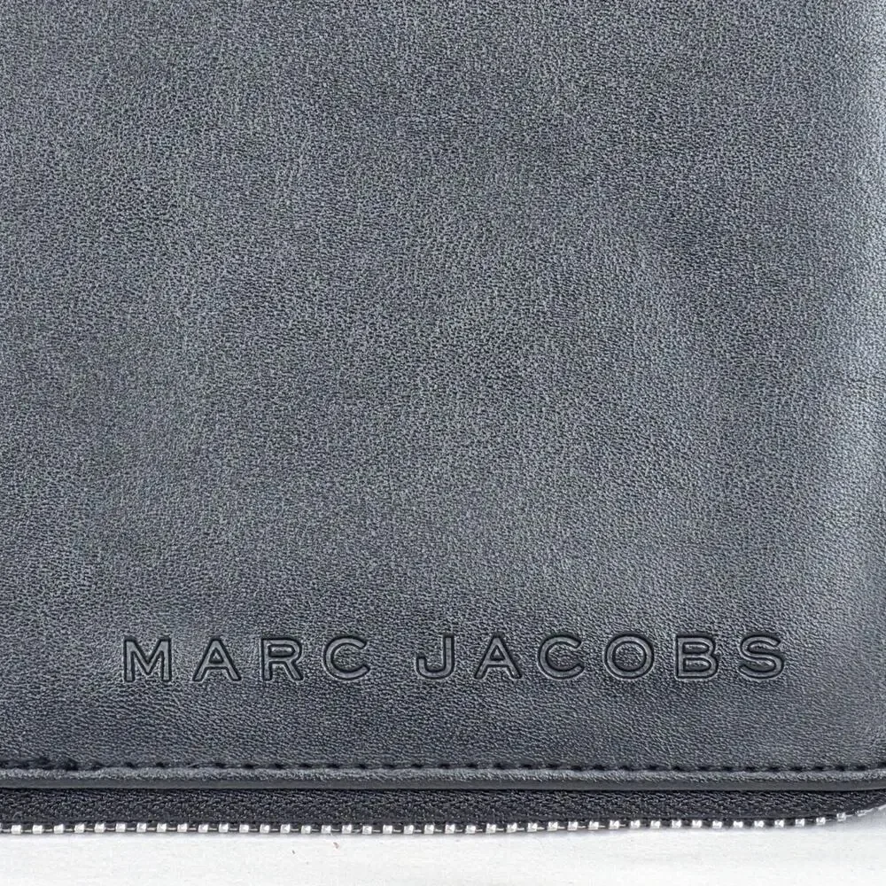MARC JACOBS PASSPORT & DOCUMENT ORGANIZER – FULL ZIP – FAUX LEATHER – BLACK